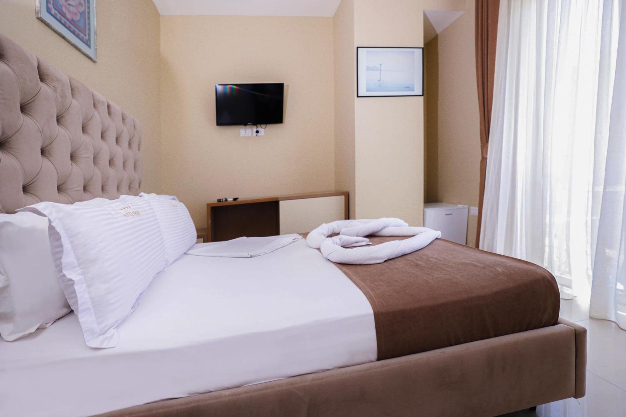 Hotel Frojd Shëngjin Buitenkant foto
