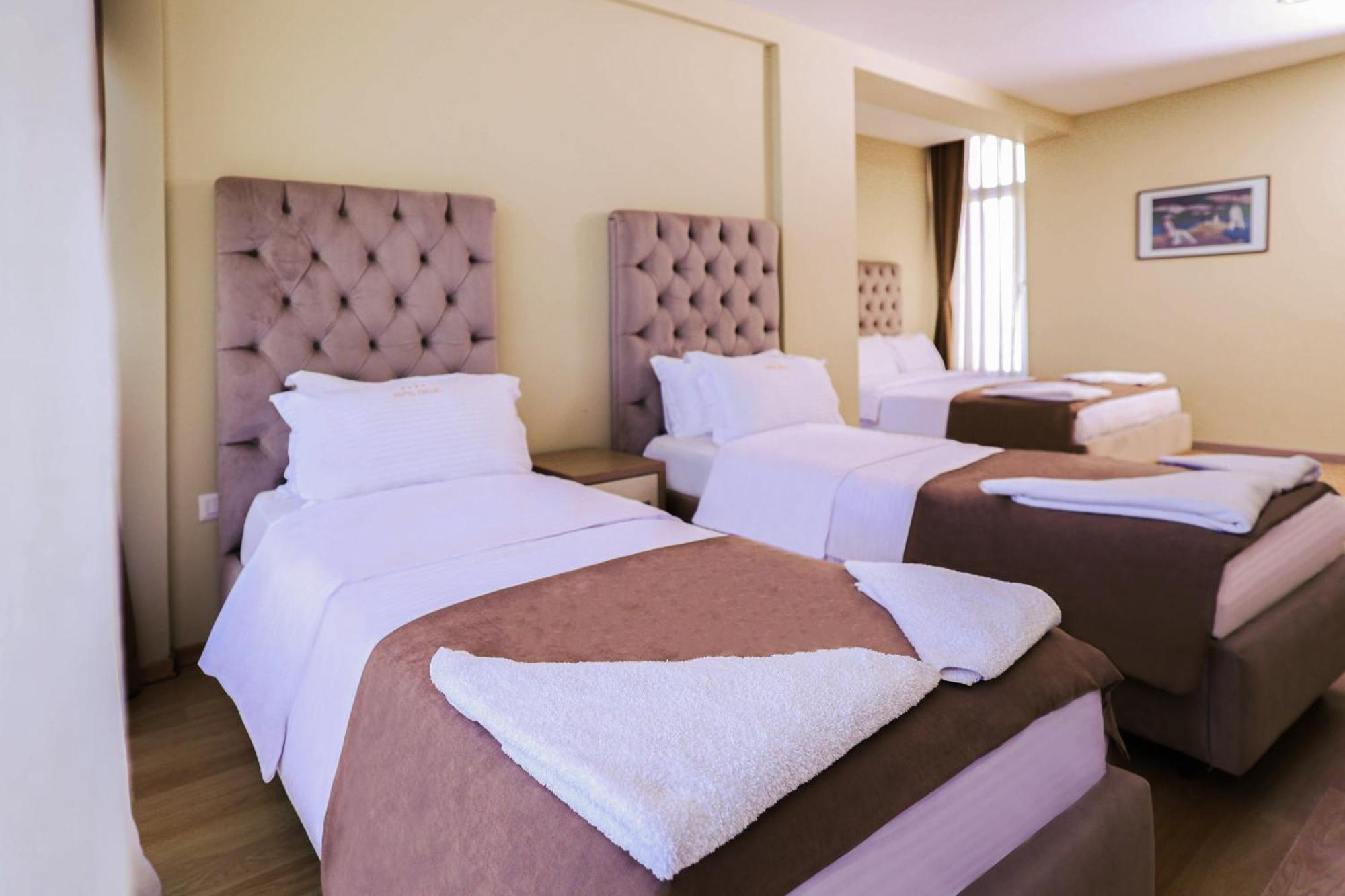 Hotel Frojd Shëngjin Buitenkant foto