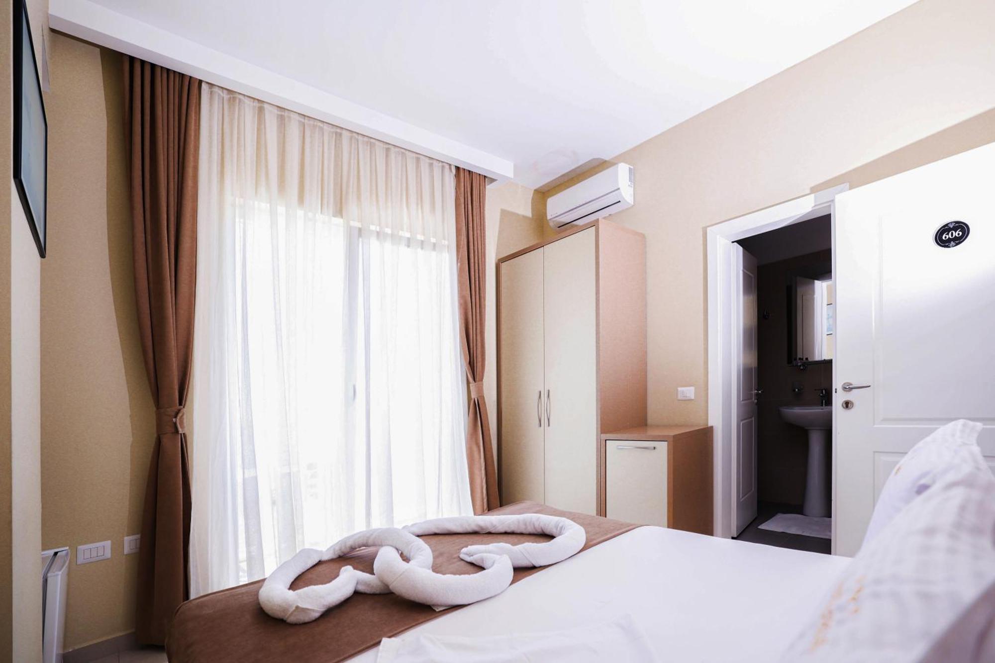 Hotel Frojd Shëngjin Buitenkant foto